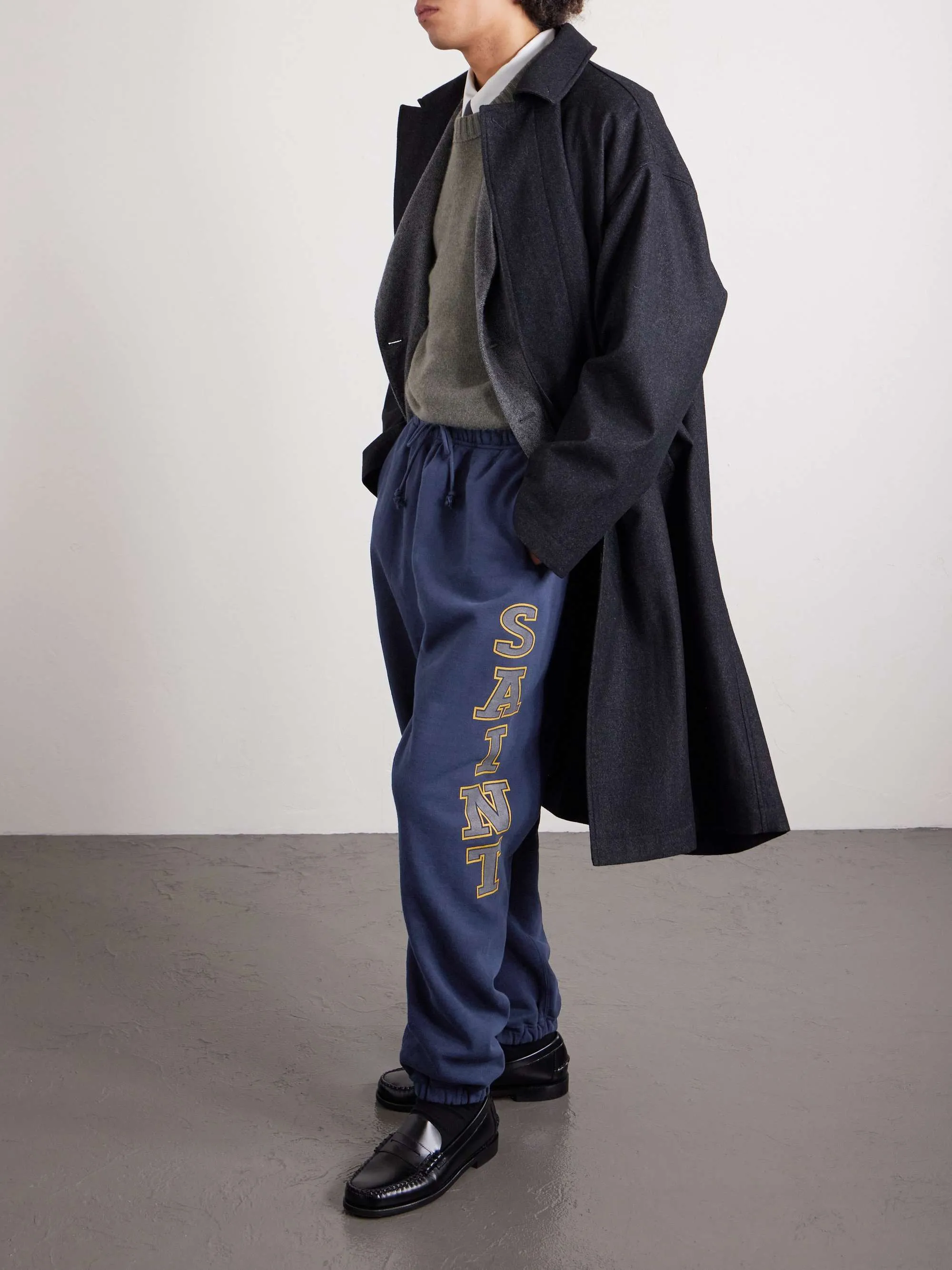 SAINT Mxxxxxx SWEAT PANTS/SAINT/NVY Reflective SAINT sweatpants Blue S-XL Original mold opening Loose tailoring Four needles and six lines boneless technology Top printing technology 3M reflective paste The best reflective effect in the industry Correct version Original consistent main mark/wash mark/cherub anti-counterfeiting